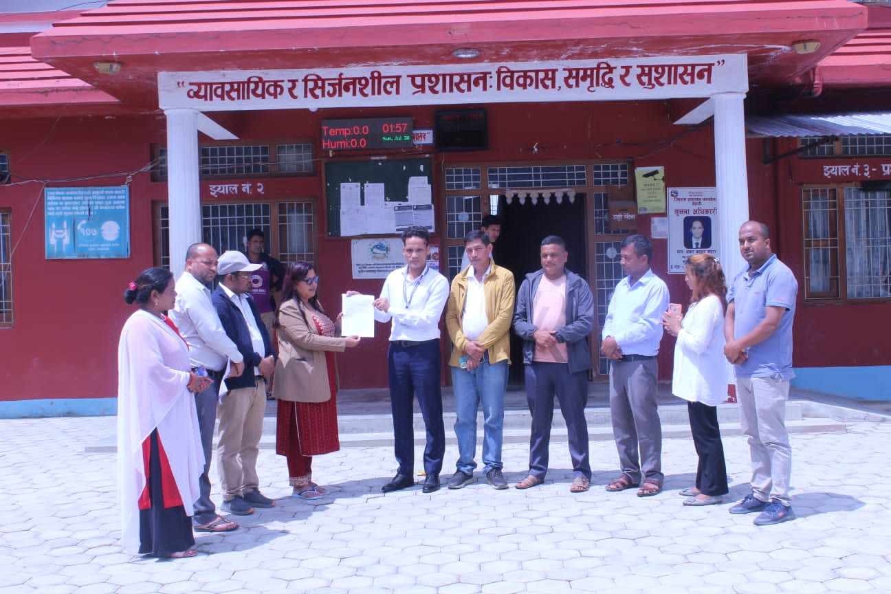 बझाङमा घर भत्काउनेलाई कारबाहीको माग गर्दै बैतडीबाट गृहमन्त्रीलाई ज्ञापन पत्र 